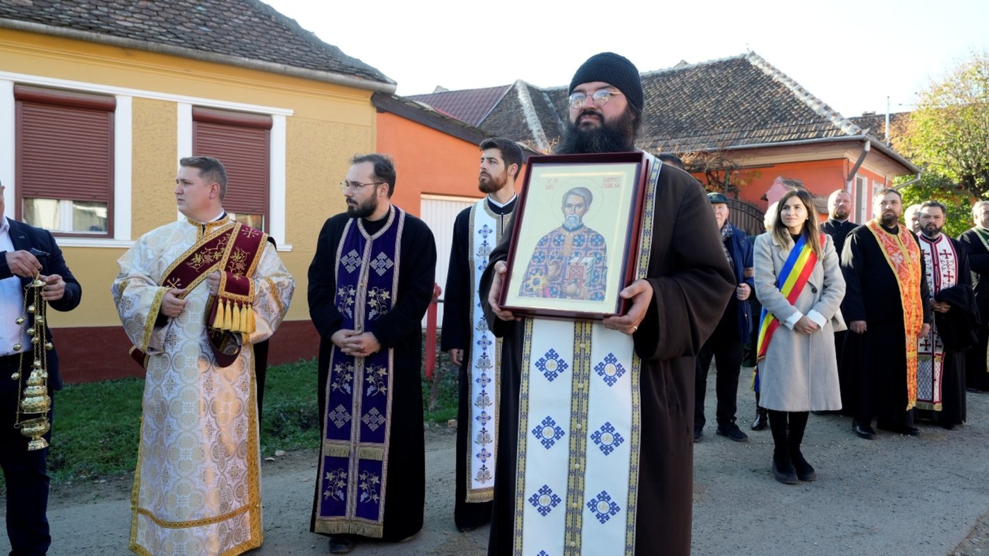 Icoana-relicvar a Sfântului Dumitru Stăniloae a ajuns la Vlădeni 345758