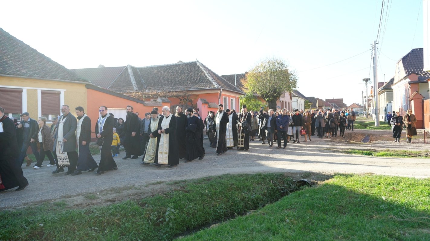 Icoana-relicvar a Sfântului Dumitru Stăniloae a ajuns la Vlădeni 345759