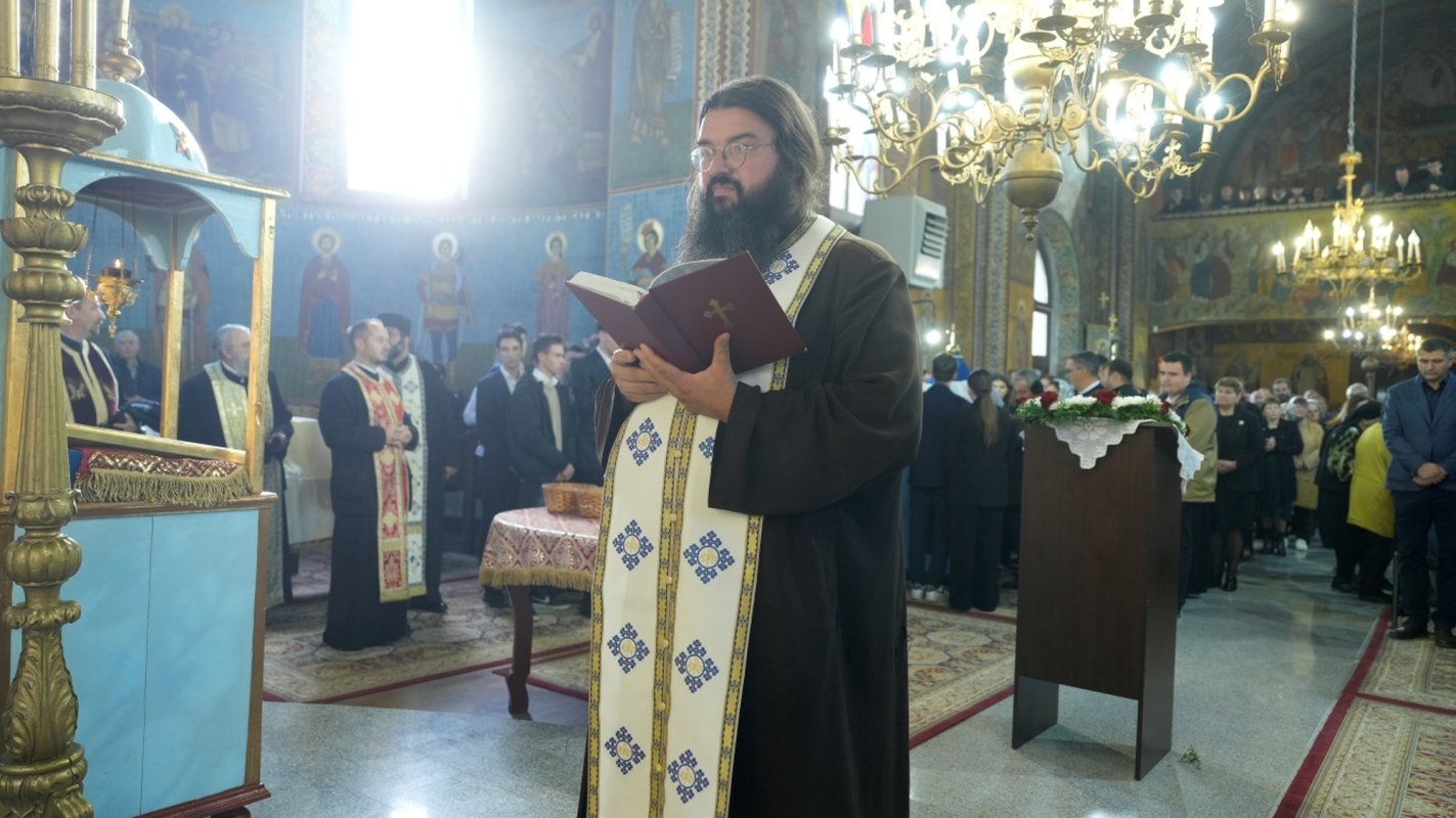 Icoana-relicvar a Sfântului Dumitru Stăniloae a ajuns la Vlădeni 345760