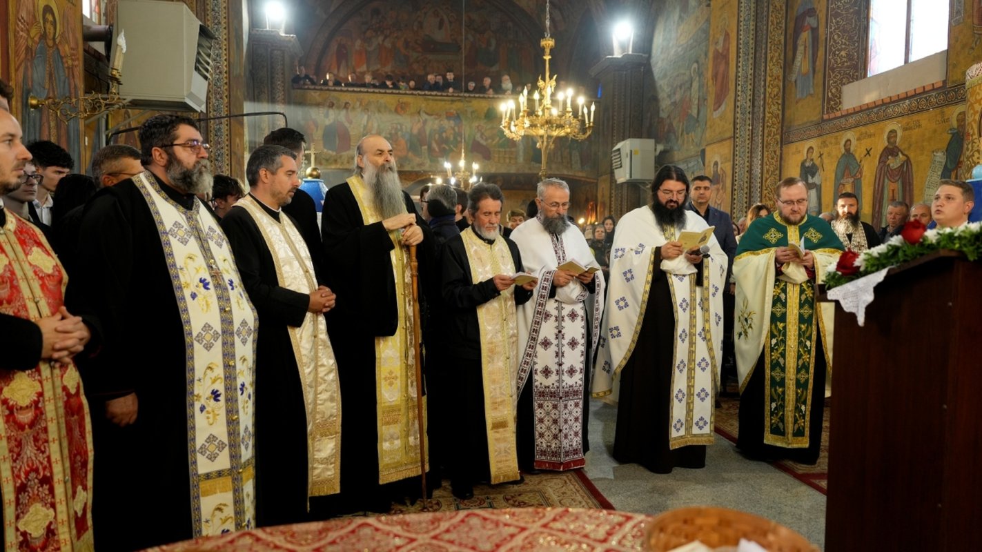 Icoana-relicvar a Sfântului Dumitru Stăniloae a ajuns la Vlădeni 345762