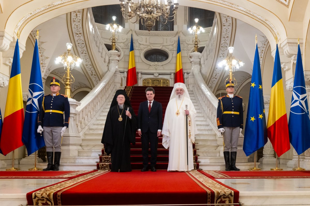 Decorații naționale pentru Patriarhul Ecumenic și Patriarhia Română 346152