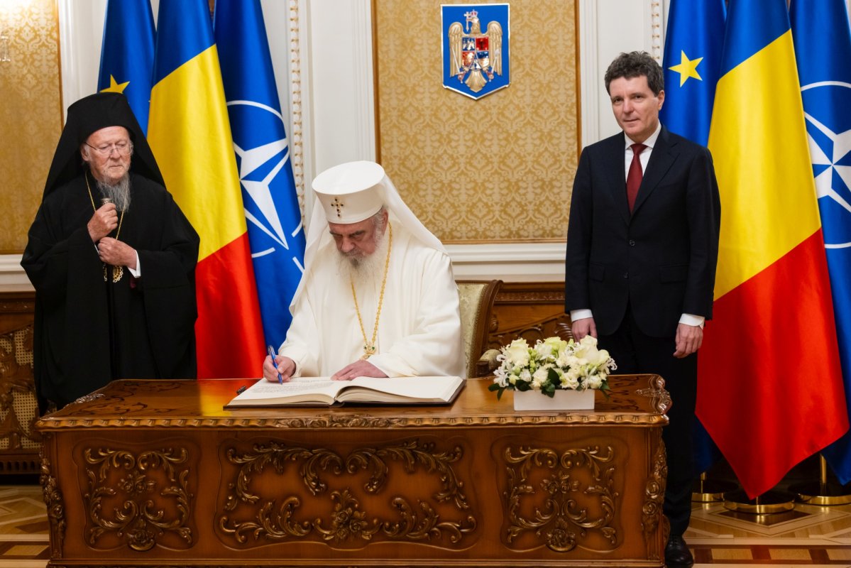 Decorații naționale pentru Patriarhul Ecumenic și Patriarhia Română 346153