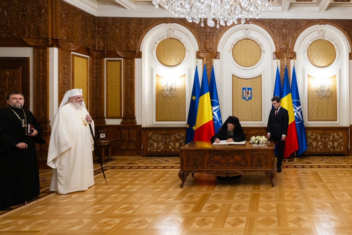 Decorații naționale pentru Patriarhul Ecumenic și Patriarhia Română 346155