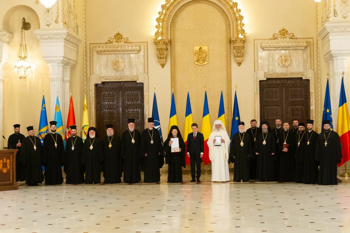 Decorații naționale pentru Patriarhul Ecumenic și Patriarhia Română 346168