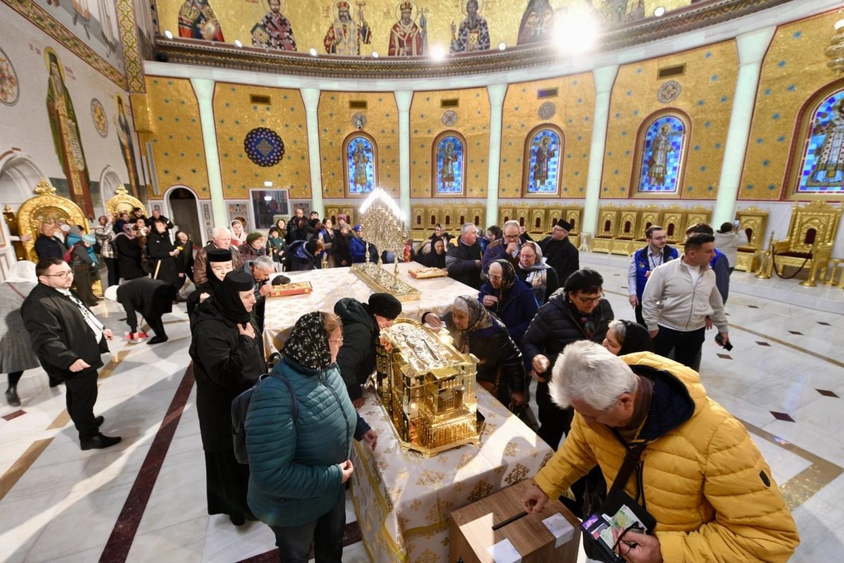 Continuă pelerinajul la Catedrala Mântuirii Neamului 346227