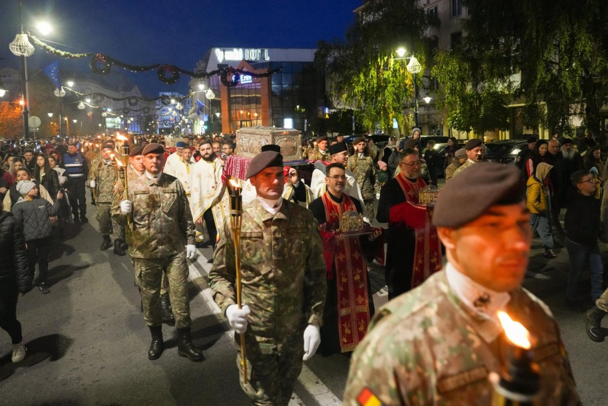 Procesiune impresionantă cu sfinte moaște la Craiova 346303