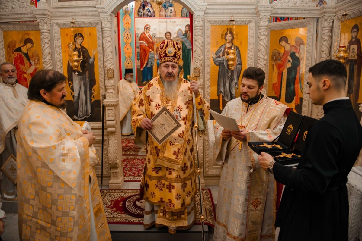 Doi ierarhi au sfințit biserica din Călărași, Republica Moldova 346530