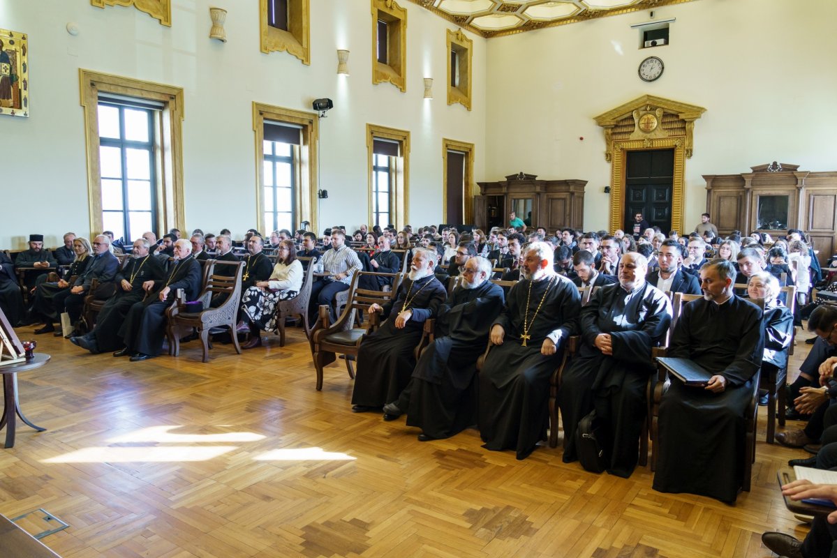 Dublă sărbătoare academică și duhovnicească la Iași 346596