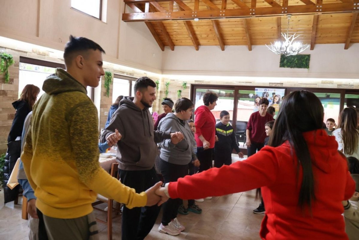 Tabără pentru 40 de copii cu dizabilități din Abrud 346523