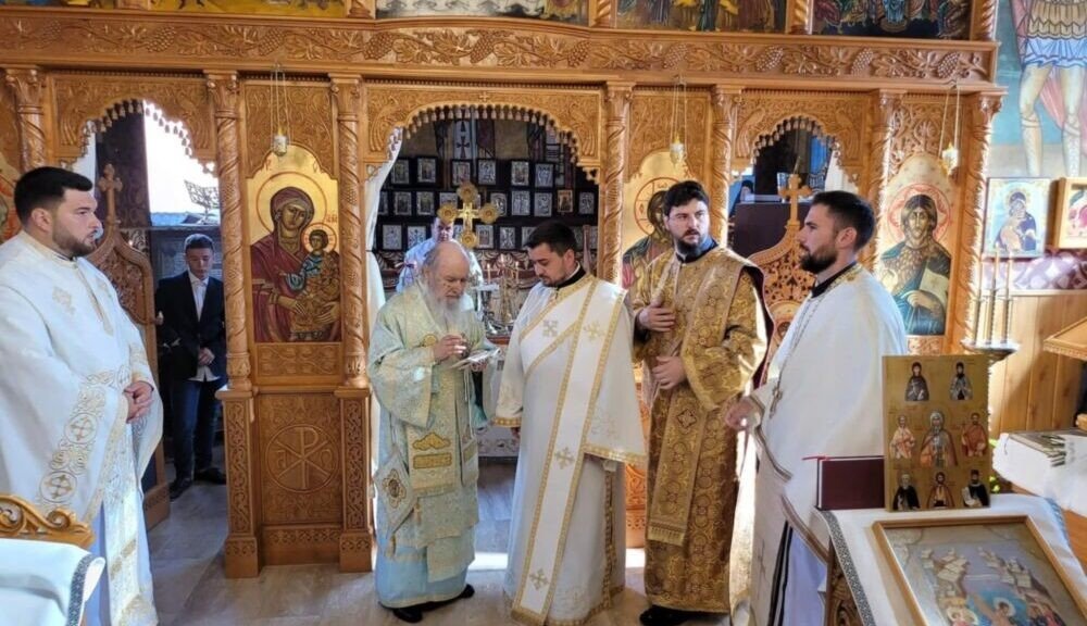 Arhiepiscopul Aradului în Parohia Cărand din Protopopiatul Sebiș 346857