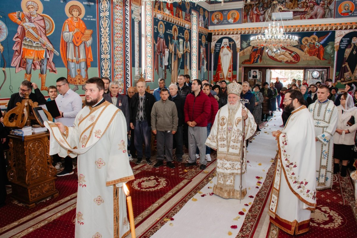 Binecuvântarea noilor lucrări realizate la o biserică tulceană 346855