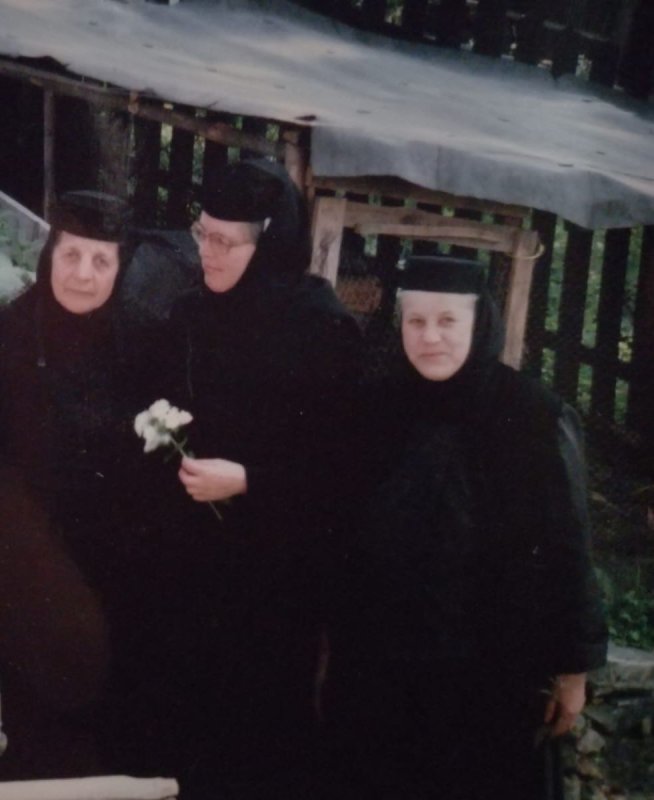 Două surori călugărițe pe drumul slujirii Mântuitorului 346902