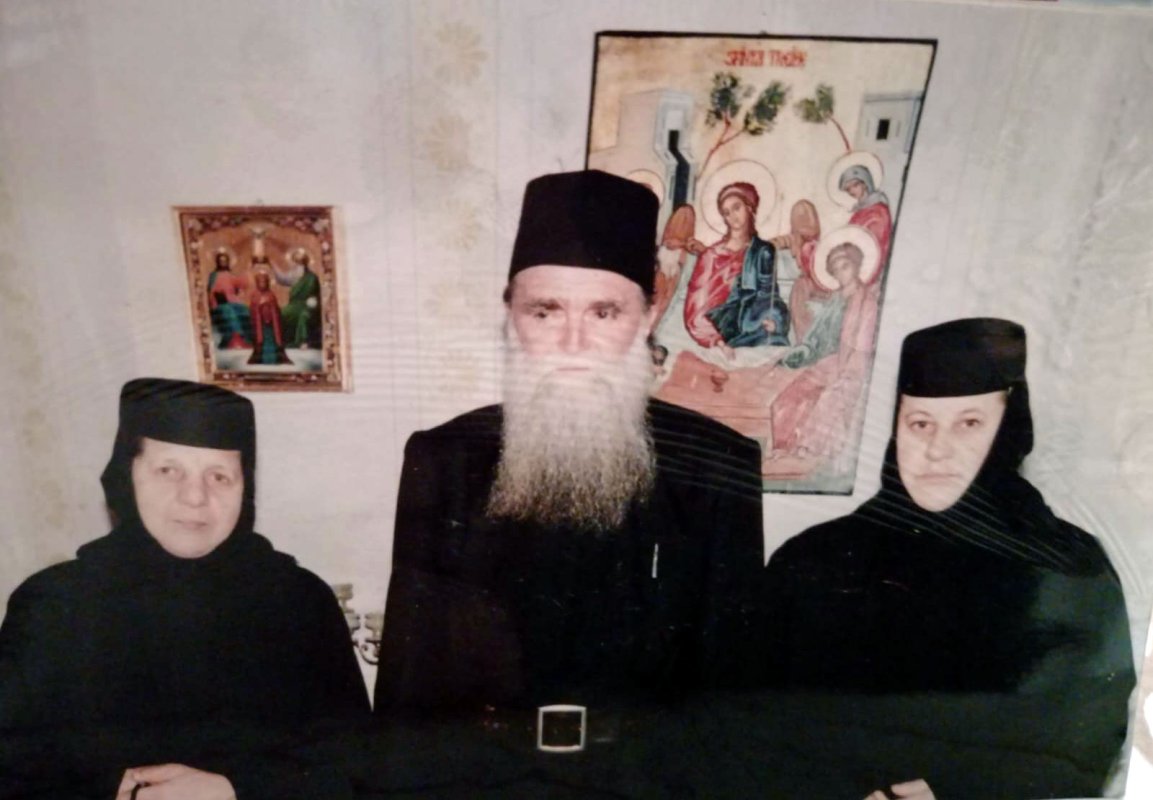 Două surori călugărițe pe drumul slujirii Mântuitorului 346904