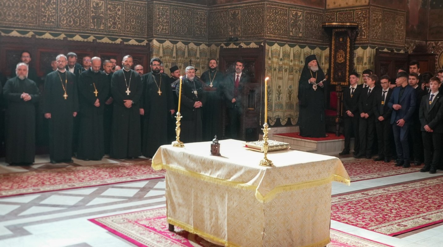 Întrunirea „Colegiului Decanilor” - cooperare academică pentru intensificarea misiunii învățământului teologic ortodox universitar  346868