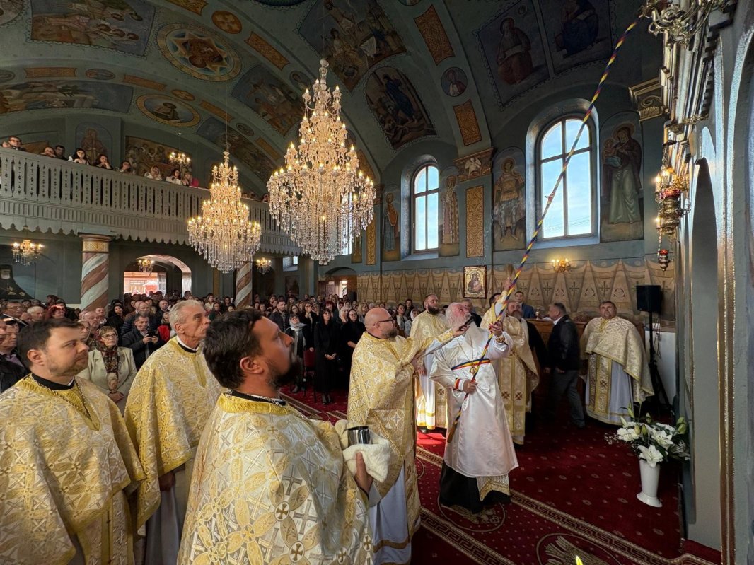 Târnosirea bisericii parohiei din Criciova, județul Timiș 346847