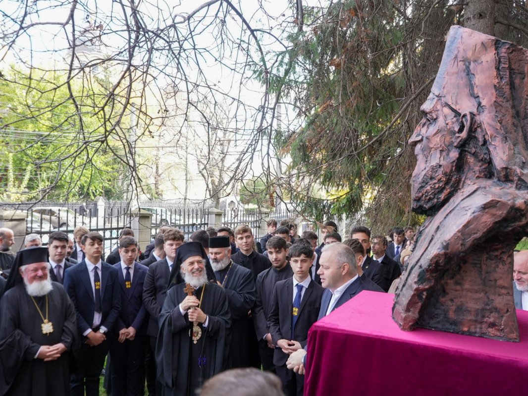 Colegiul Decanilor Facultăților de Teologie din Patriarhia Română s-a întrunit la Galaţi 346933