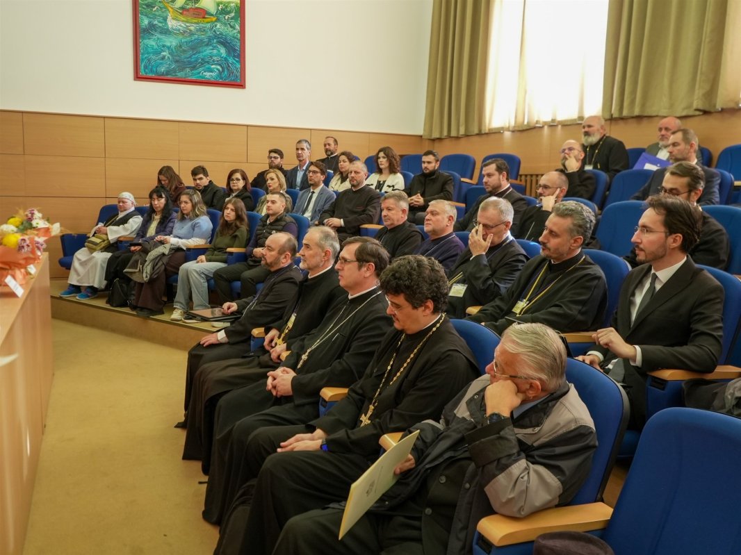 Colegiul Decanilor Facultăților de Teologie din Patriarhia Română s-a întrunit la Galaţi 346935