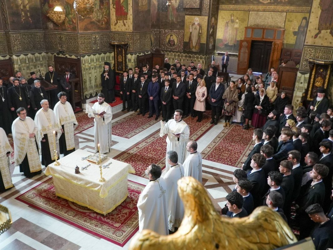 Colegiul Decanilor Facultăților de Teologie din Patriarhia Română s-a întrunit la Galaţi 346961