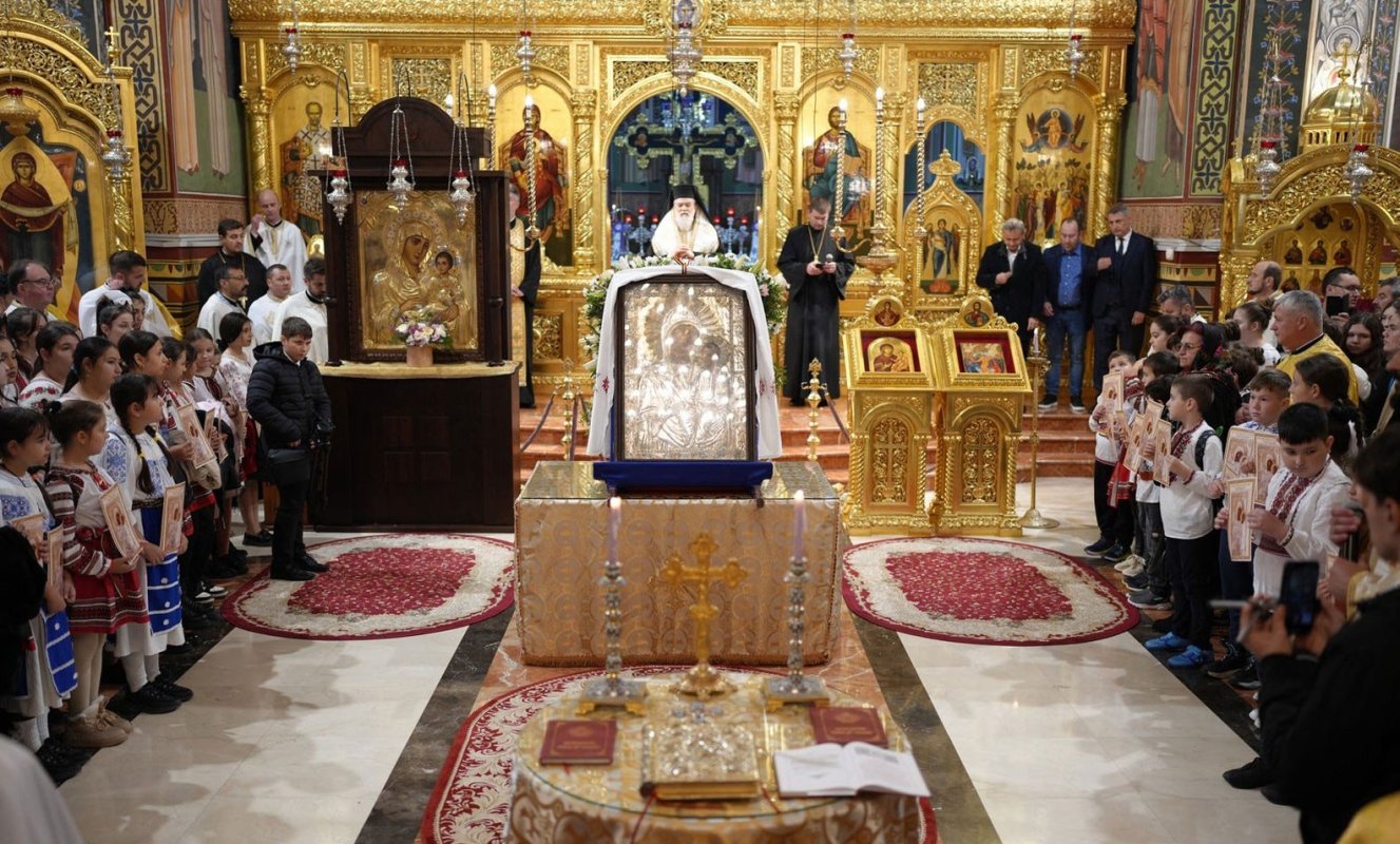 Icoana Maicii Domnului de la Adam în orașul Slobozia 346987