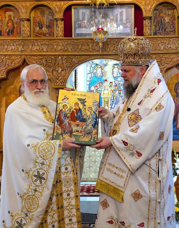 Biserica românească „Sfânta Treime” din Los Angeles a împlinit 85 de ani 347066