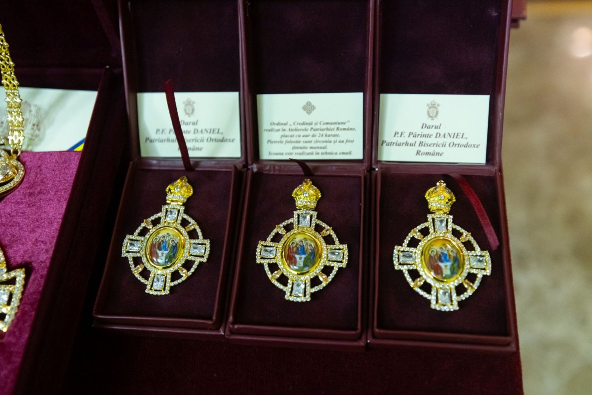 Luminoasă răsplătire pentru ostenitorii sfințirii picturii Catedralei Naționale 347105