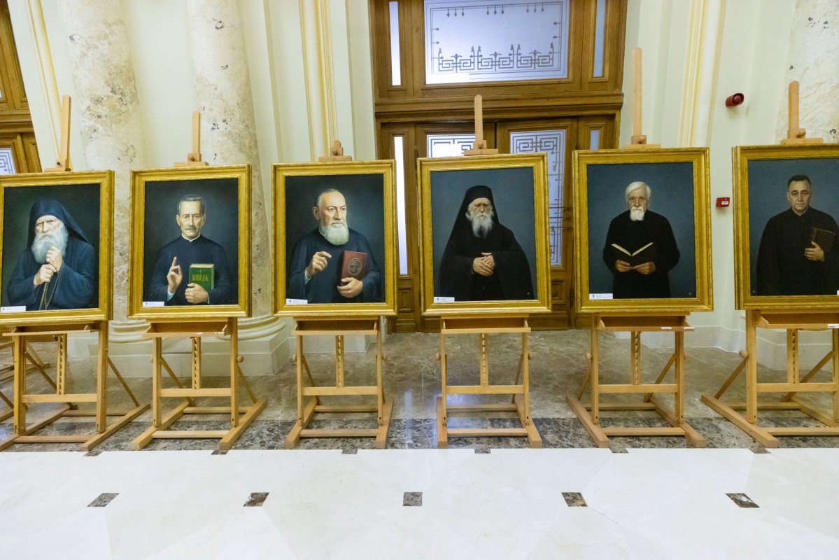 Luminoasă răsplătire pentru ostenitorii sfințirii picturii Catedralei Naționale 347106