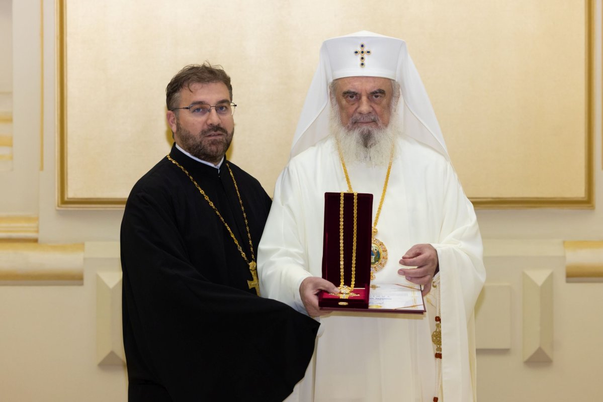 Luminoasă răsplătire pentru ostenitorii sfințirii picturii Catedralei Naționale 347121