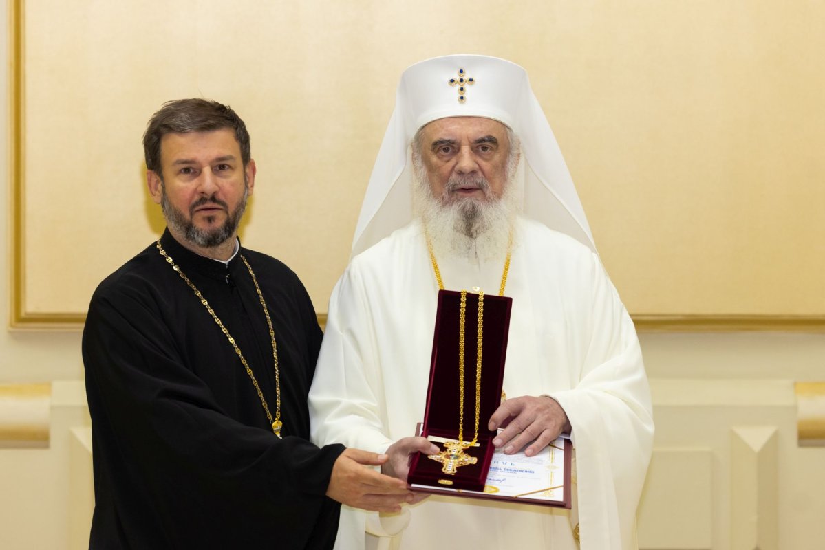 Luminoasă răsplătire pentru ostenitorii sfințirii picturii Catedralei Naționale 347122