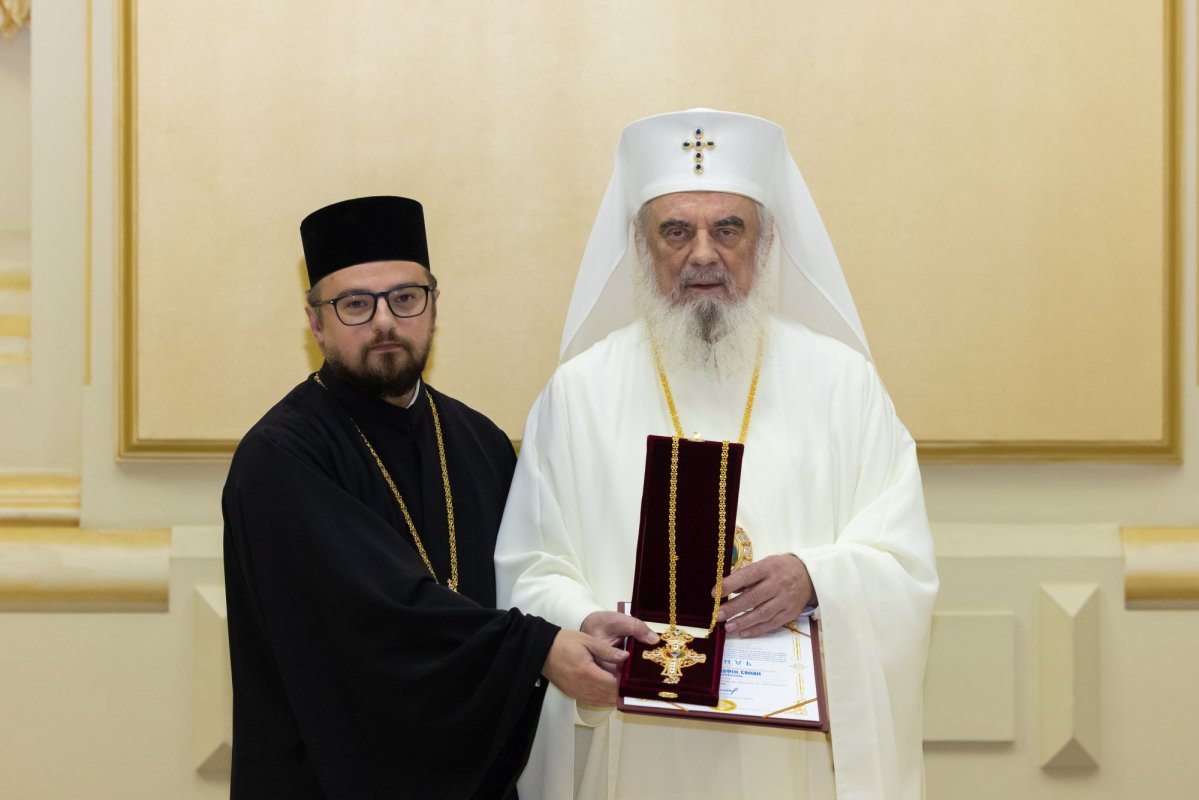 Luminoasă răsplătire pentru ostenitorii sfințirii picturii Catedralei Naționale 347124