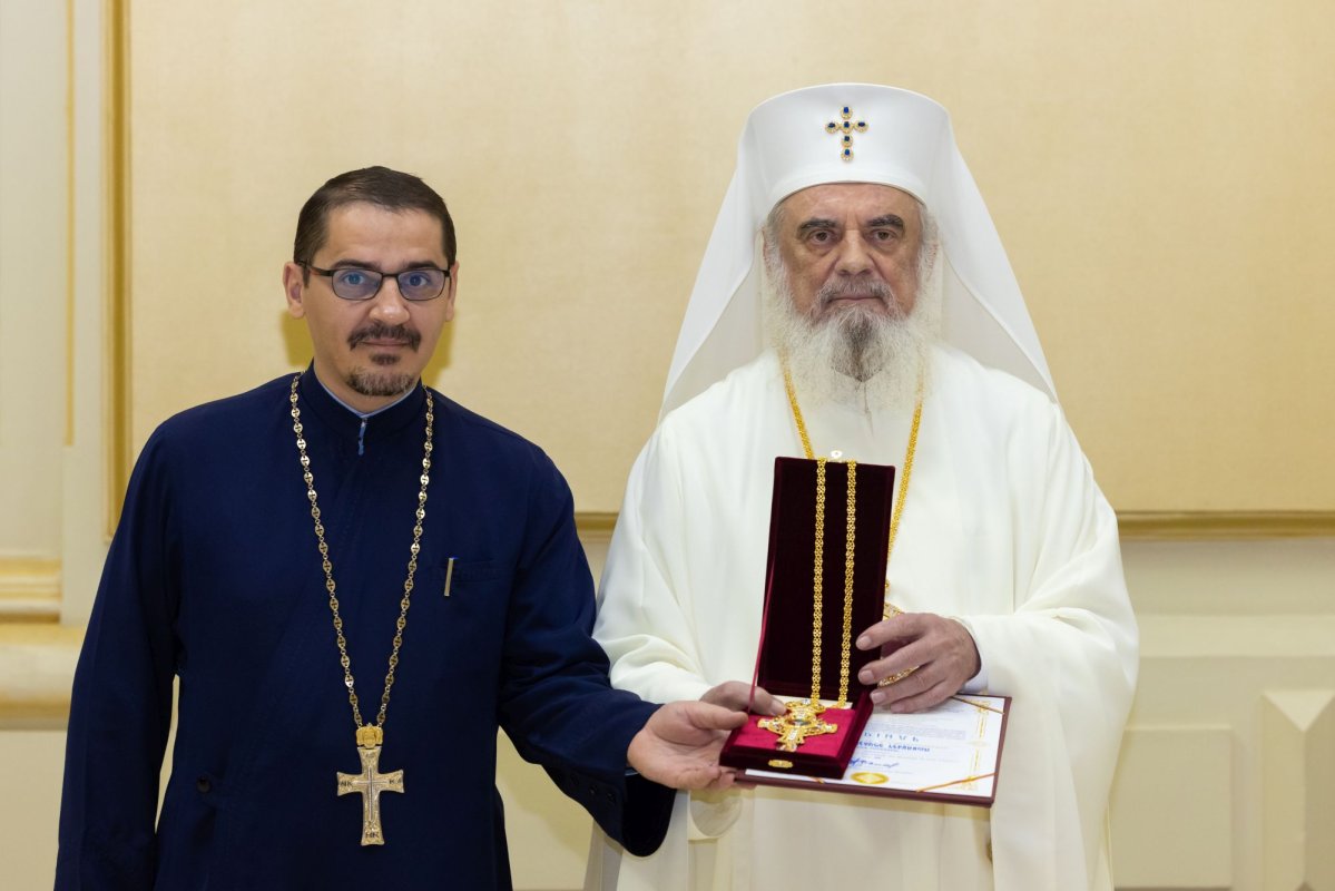 Luminoasă răsplătire pentru ostenitorii sfințirii picturii Catedralei Naționale 347125