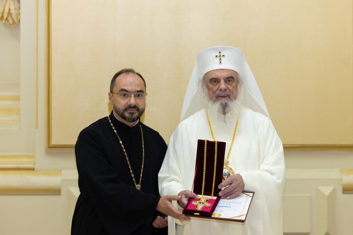 Luminoasă răsplătire pentru ostenitorii sfințirii picturii Catedralei Naționale 347126