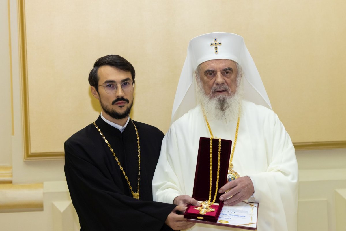 Luminoasă răsplătire pentru ostenitorii sfințirii picturii Catedralei Naționale 347128