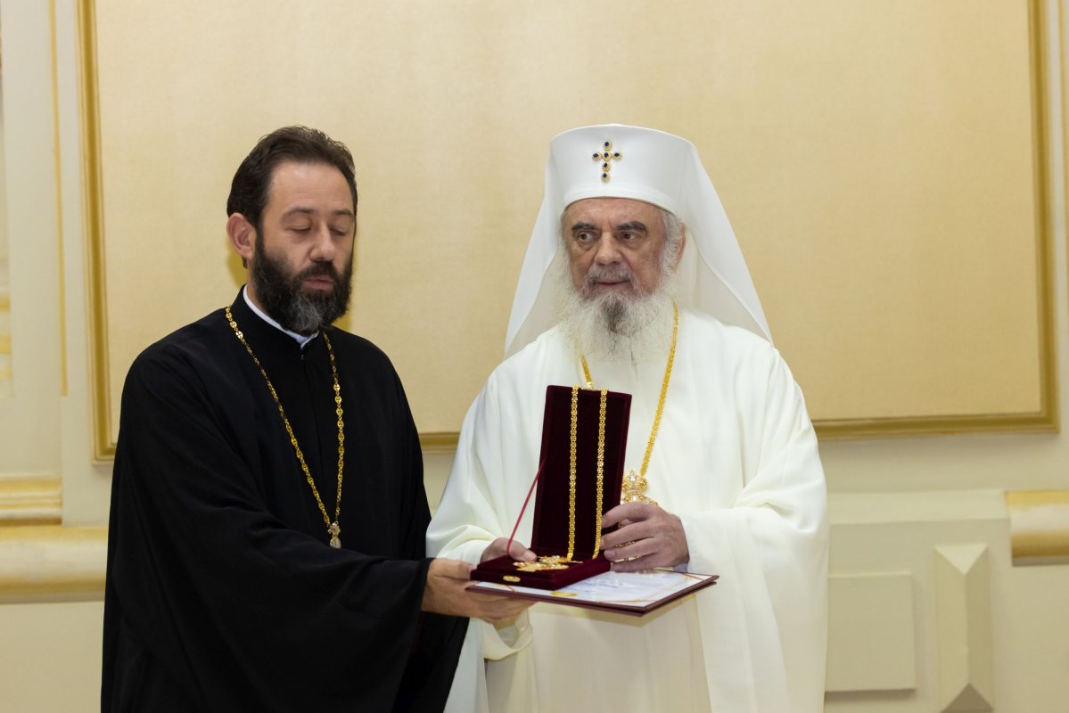 Luminoasă răsplătire pentru ostenitorii sfințirii picturii Catedralei Naționale 347129