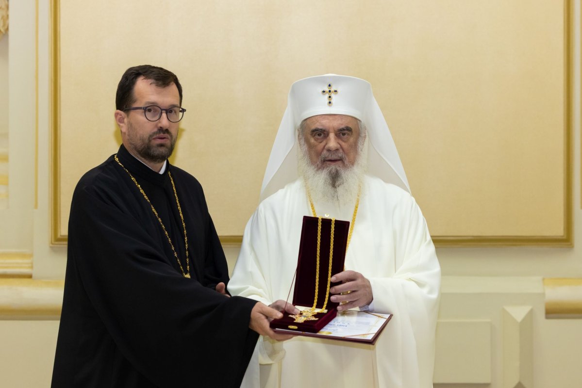 Luminoasă răsplătire pentru ostenitorii sfințirii picturii Catedralei Naționale 347130