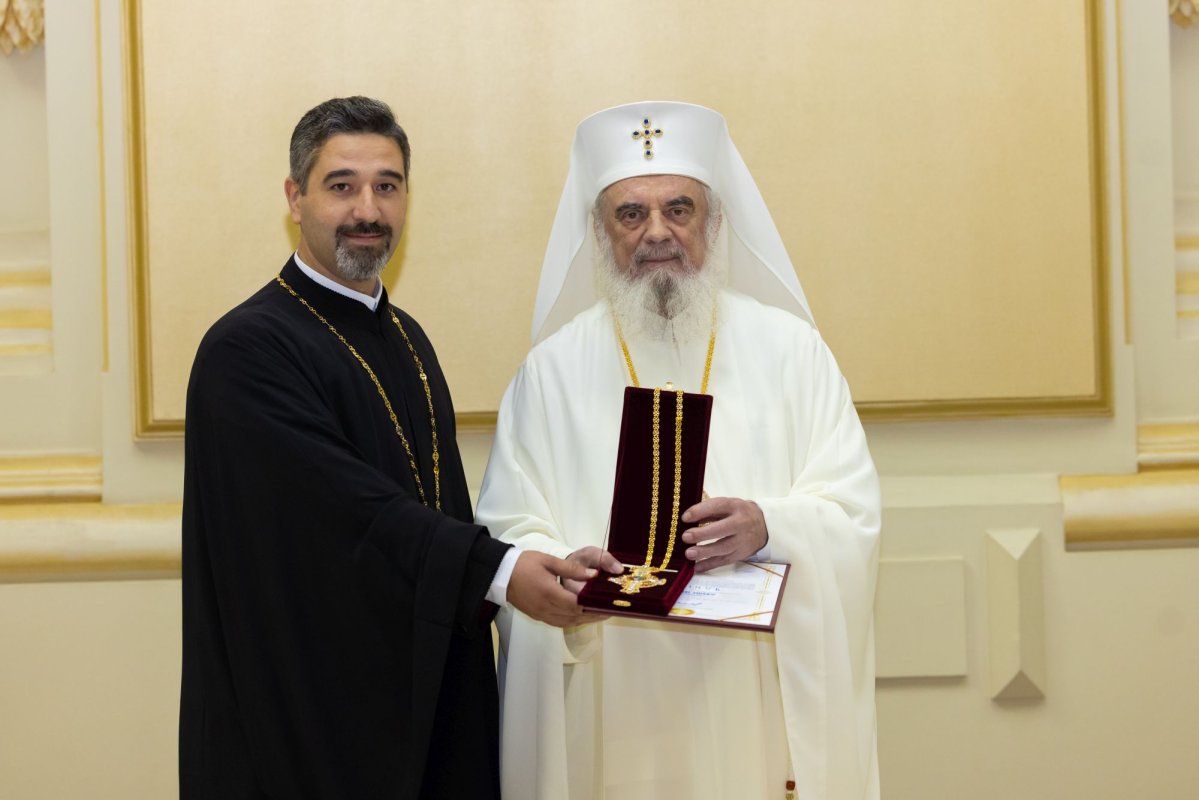 Luminoasă răsplătire pentru ostenitorii sfințirii picturii Catedralei Naționale 347133