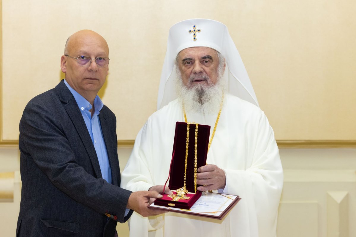 Luminoasă răsplătire pentru ostenitorii sfințirii picturii Catedralei Naționale 347134