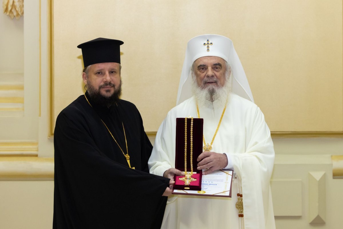 Luminoasă răsplătire pentru ostenitorii sfințirii picturii Catedralei Naționale 347136