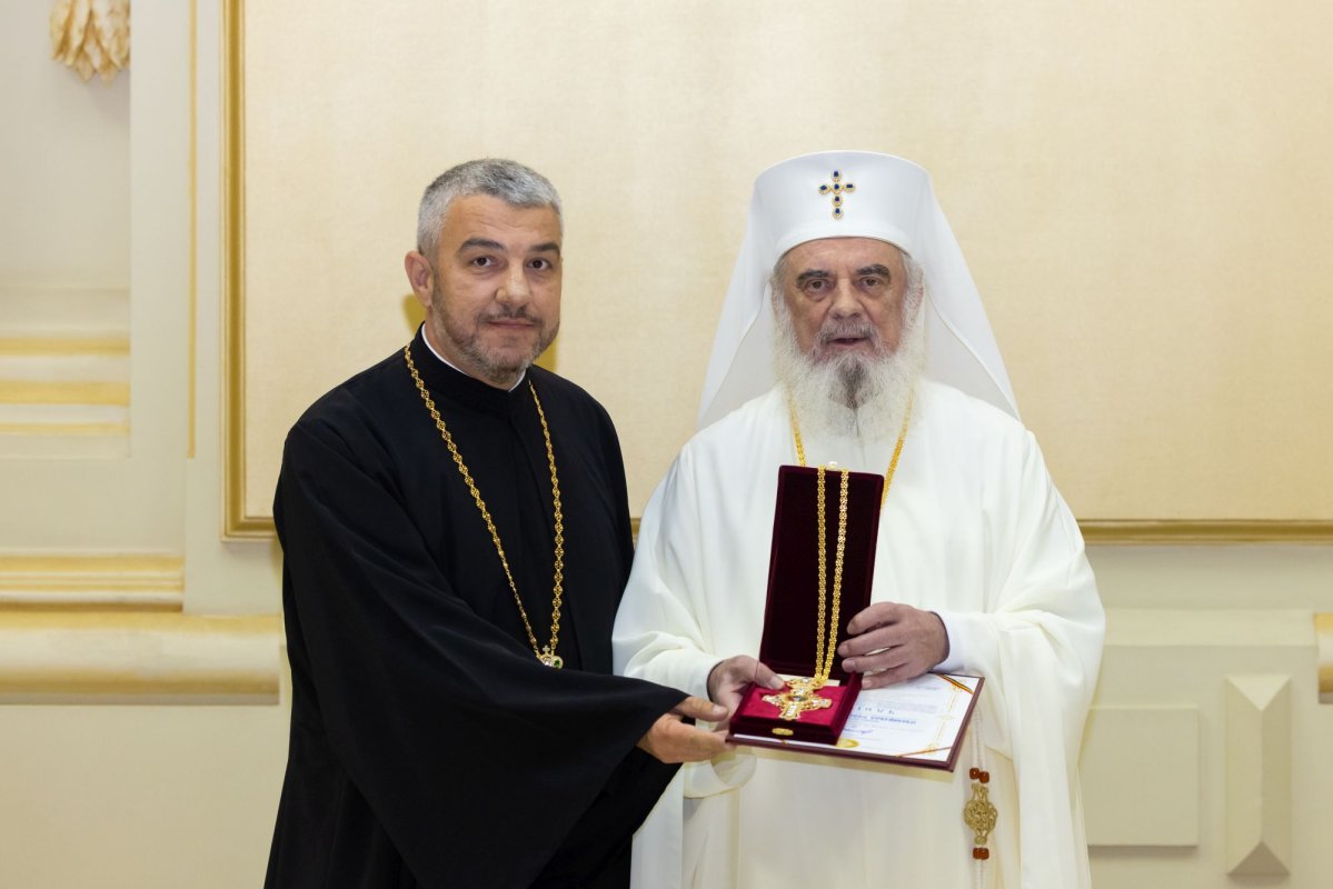 Luminoasă răsplătire pentru ostenitorii sfințirii picturii Catedralei Naționale 347137