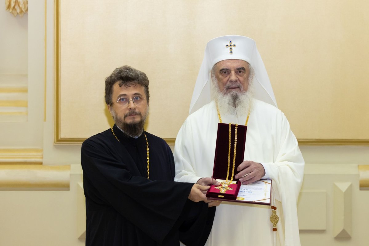 Luminoasă răsplătire pentru ostenitorii sfințirii picturii Catedralei Naționale 347138