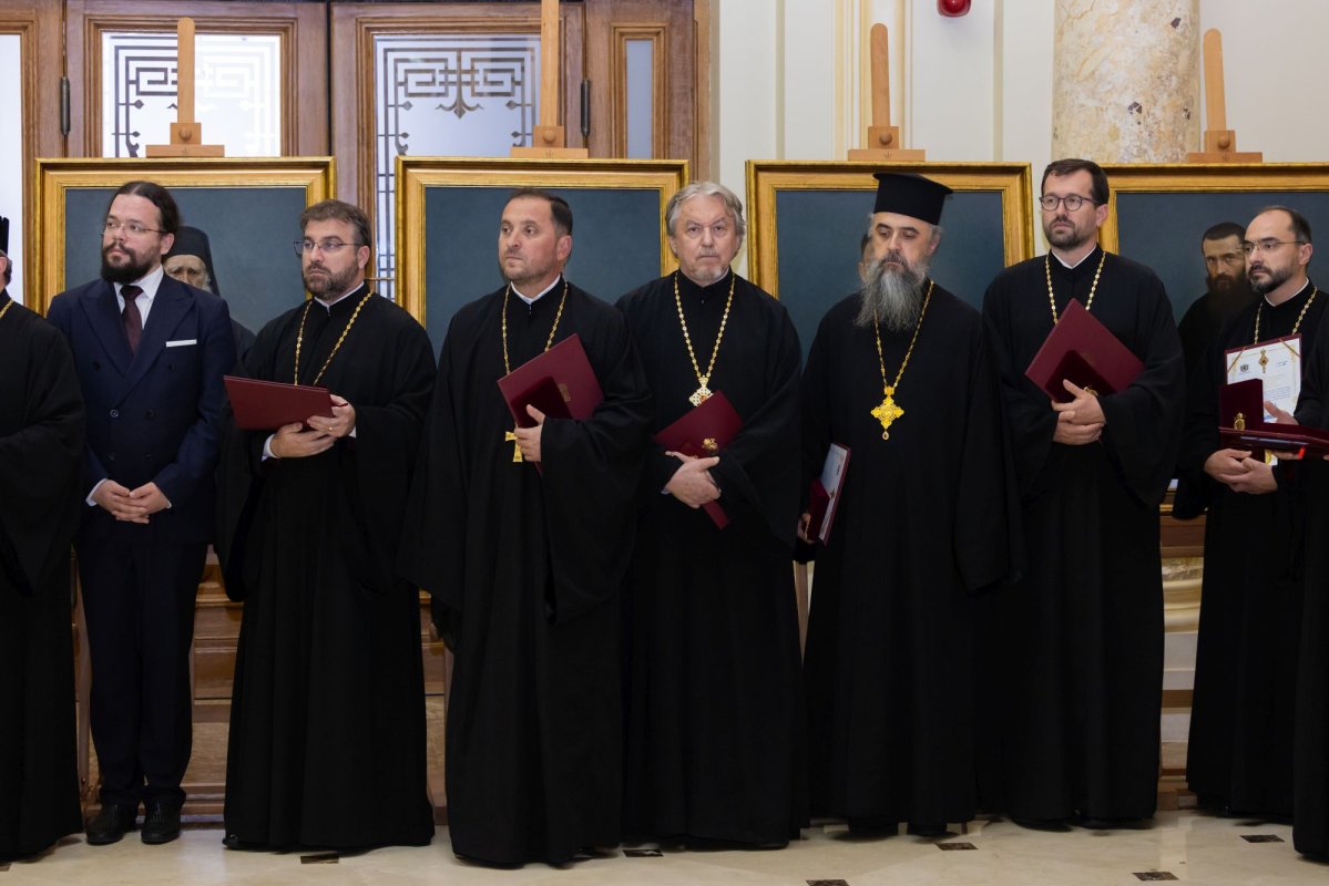 Luminoasă răsplătire pentru ostenitorii sfințirii picturii Catedralei Naționale 347141
