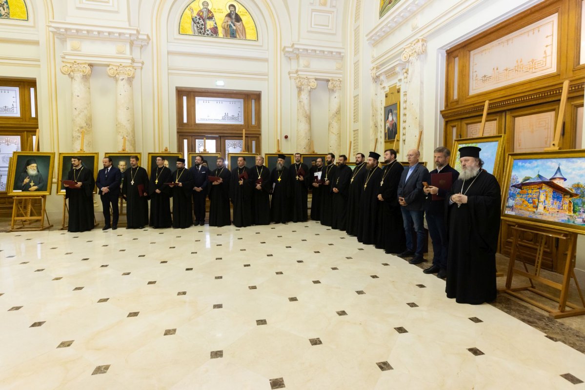 Luminoasă răsplătire pentru ostenitorii sfințirii picturii Catedralei Naționale 347142