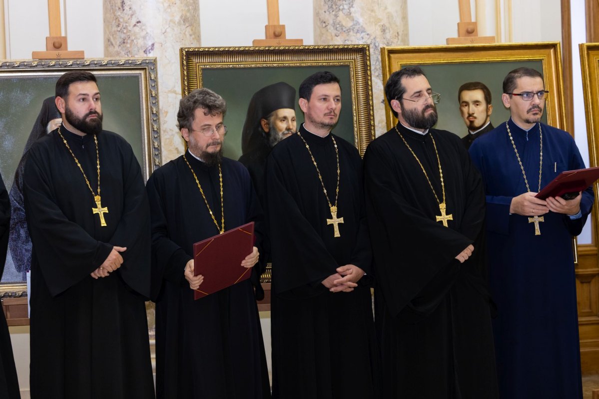 Luminoasă răsplătire pentru ostenitorii sfințirii picturii Catedralei Naționale 347148