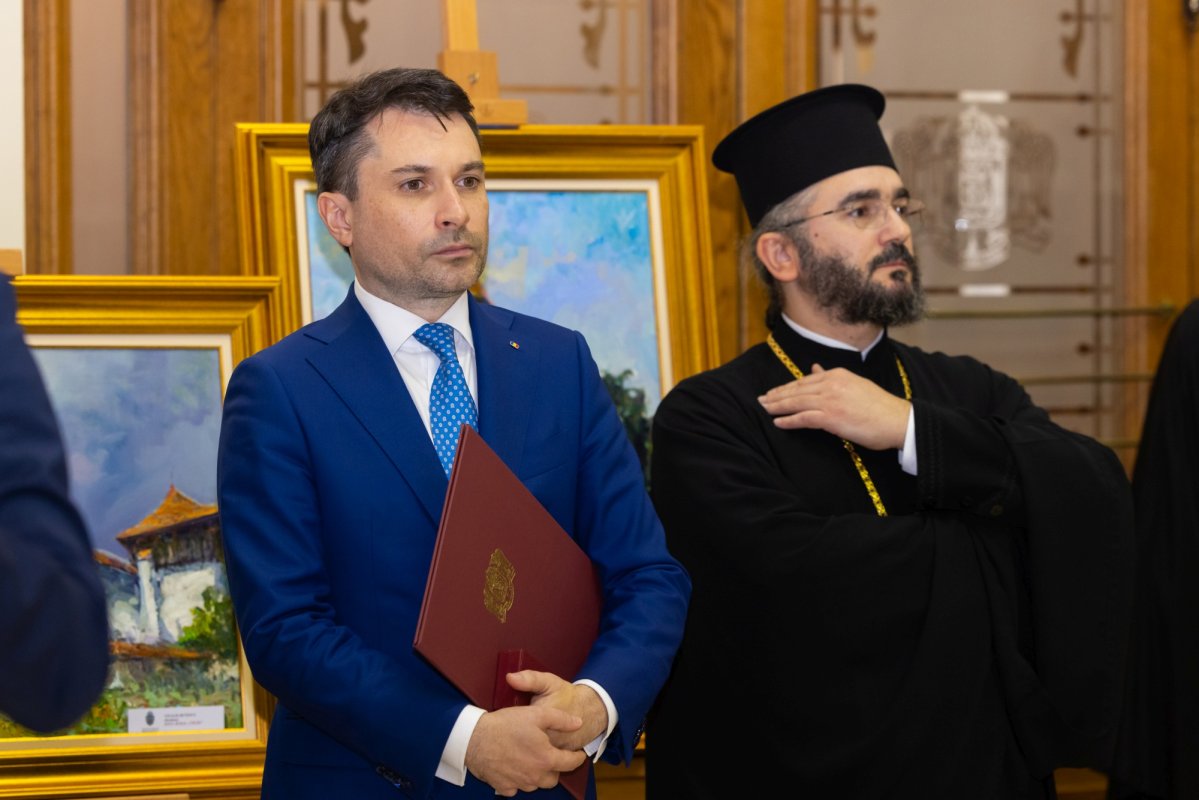 Luminoasă răsplătire pentru ostenitorii sfințirii picturii Catedralei Naționale 347355