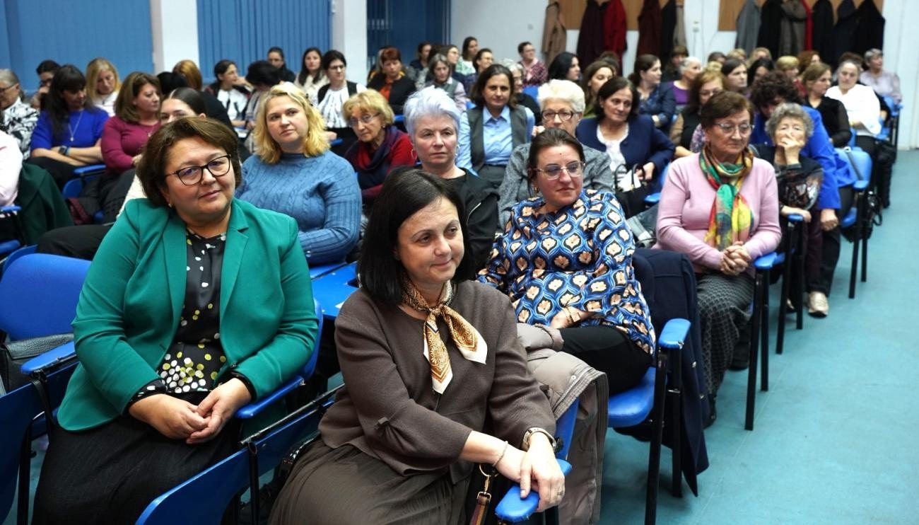 Societatea Femeilor Ortodoxe din Arhiepiscopia Alba Iuliei a sărbătorit 10 ani de activitate 347243