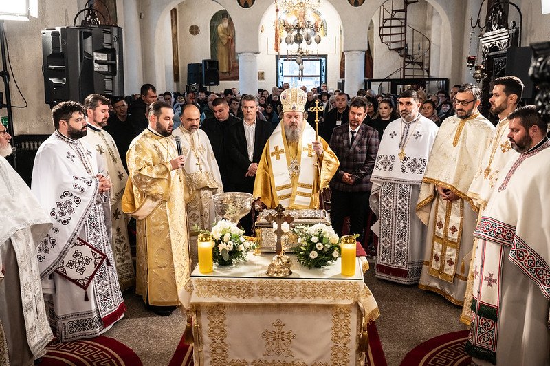 Raclă nouă pentru moaștele sfântului ocrotitor al Parohiei Afumați 2 347361