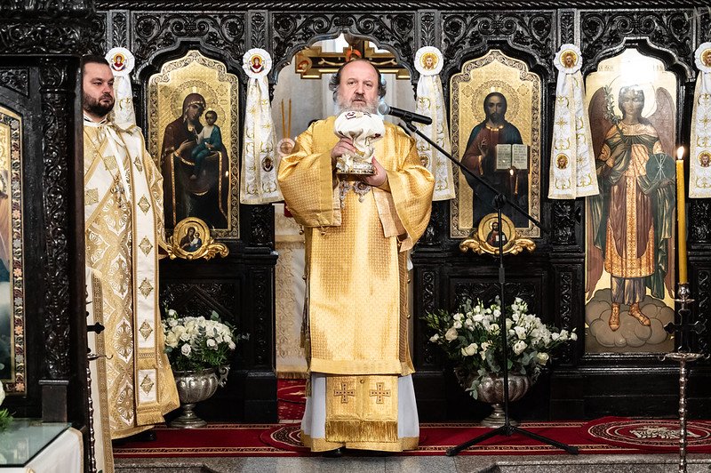 Raclă nouă pentru moaștele sfântului ocrotitor al Parohiei Afumați 2 347366