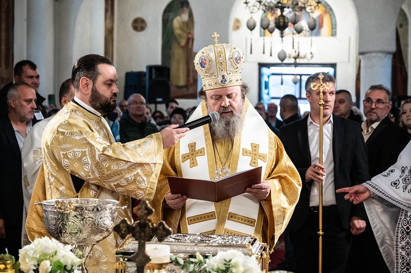 Raclă nouă pentru moaștele sfântului ocrotitor al Parohiei Afumați 2 347371