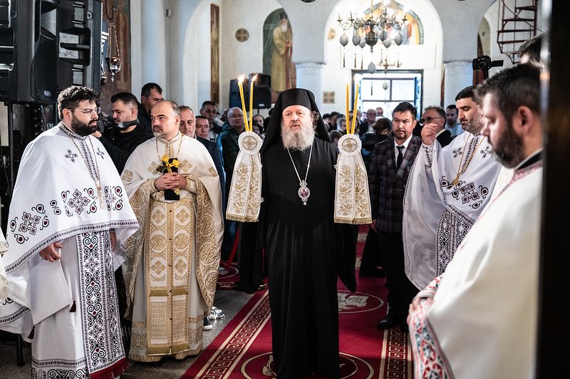 Raclă nouă pentru moaștele sfântului ocrotitor al Parohiei Afumați 2 347387