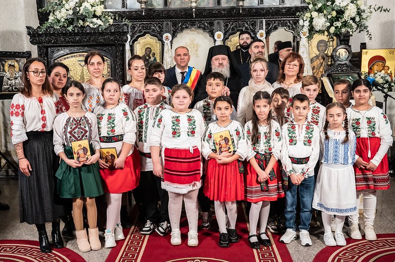 Raclă nouă pentru moaștele sfântului ocrotitor al Parohiei Afumați 2 347388