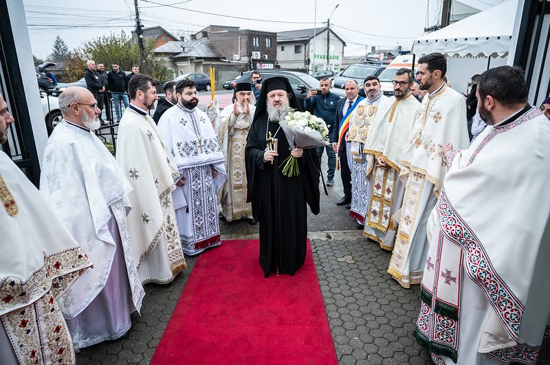 Raclă nouă pentru moaștele sfântului ocrotitor al Parohiei Afumați 2 347389